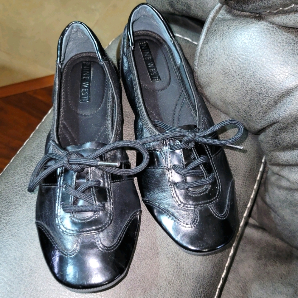 Ladies Nine West Lonan ballet style flats size 5.5